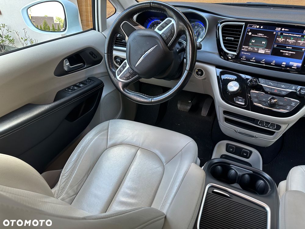 Chrysler Pacifica - 23