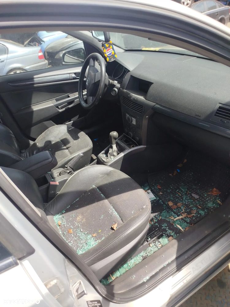 Opel Astra H na części. - 4