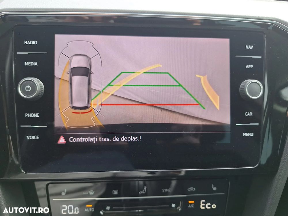 Volkswagen Passat - 11