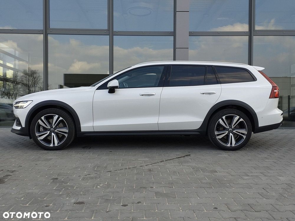 Volvo V60 Cross Country Plus B5 B AWD - 3