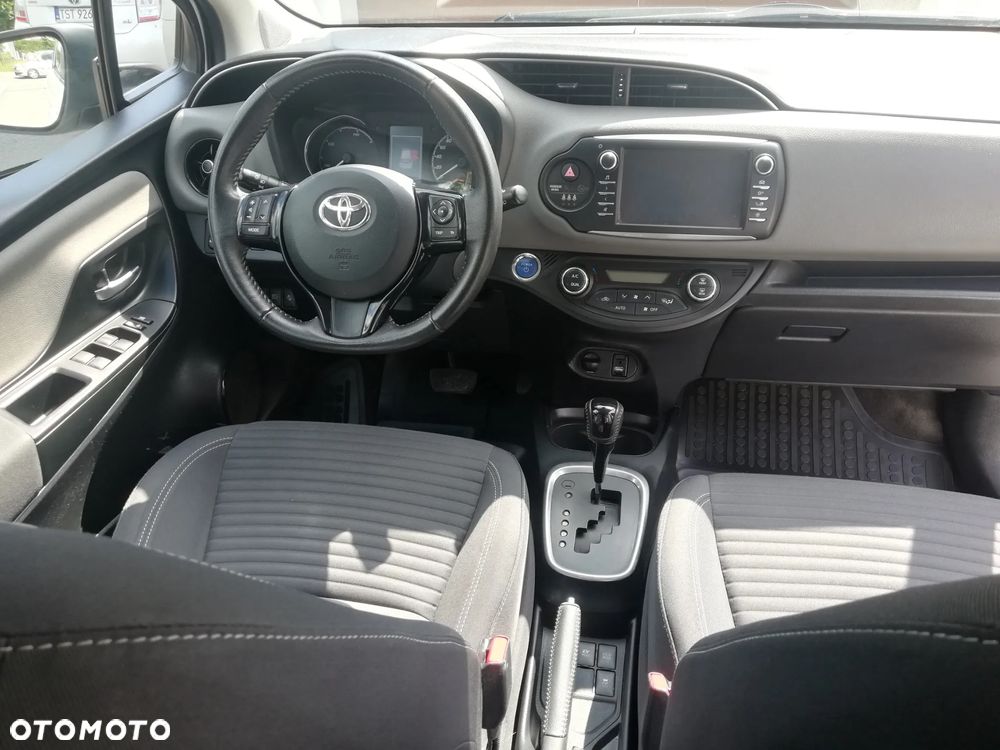 Toyota Yaris Hybrid 100 Premium - 14