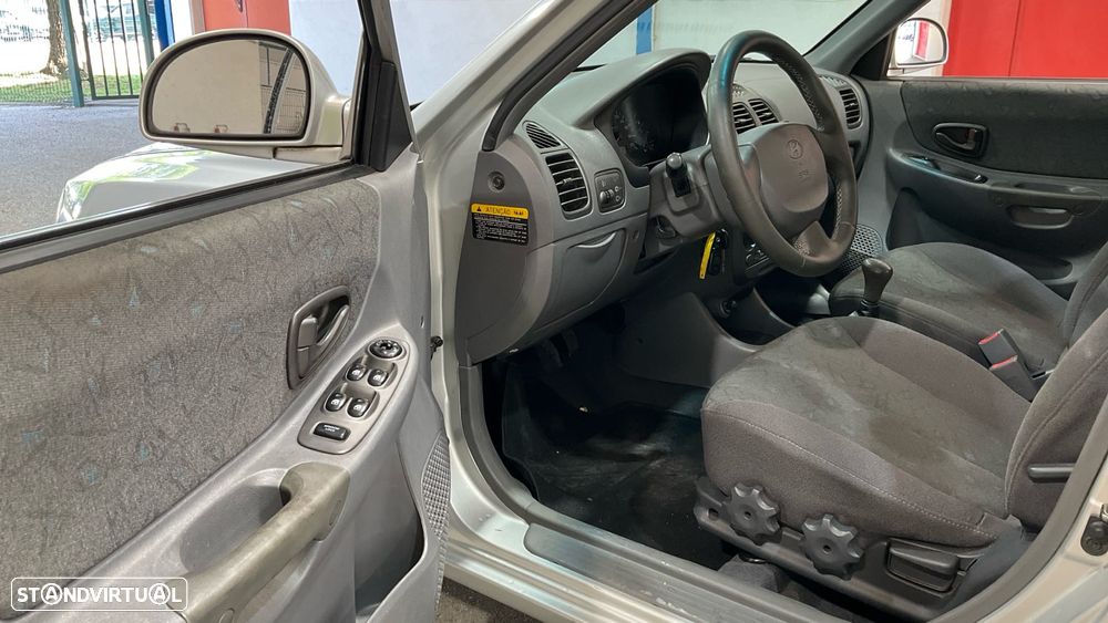 Hyundai Accent 1.5 CRDi Confort - 14