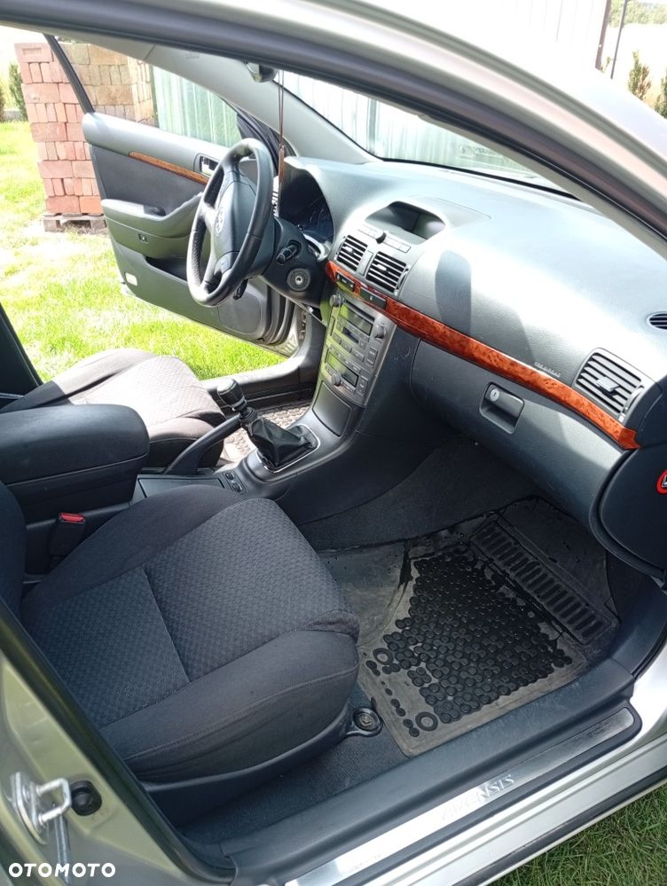Toyota Avensis - 6