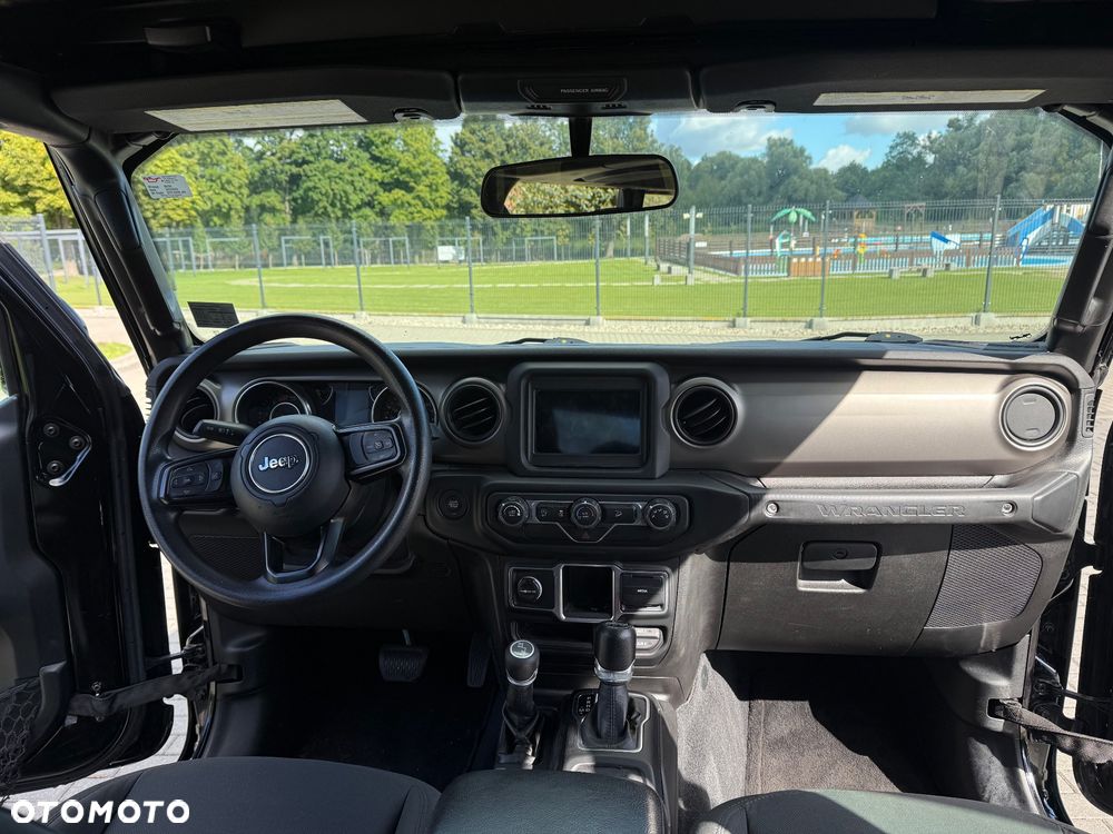 Jeep Wrangler - 12