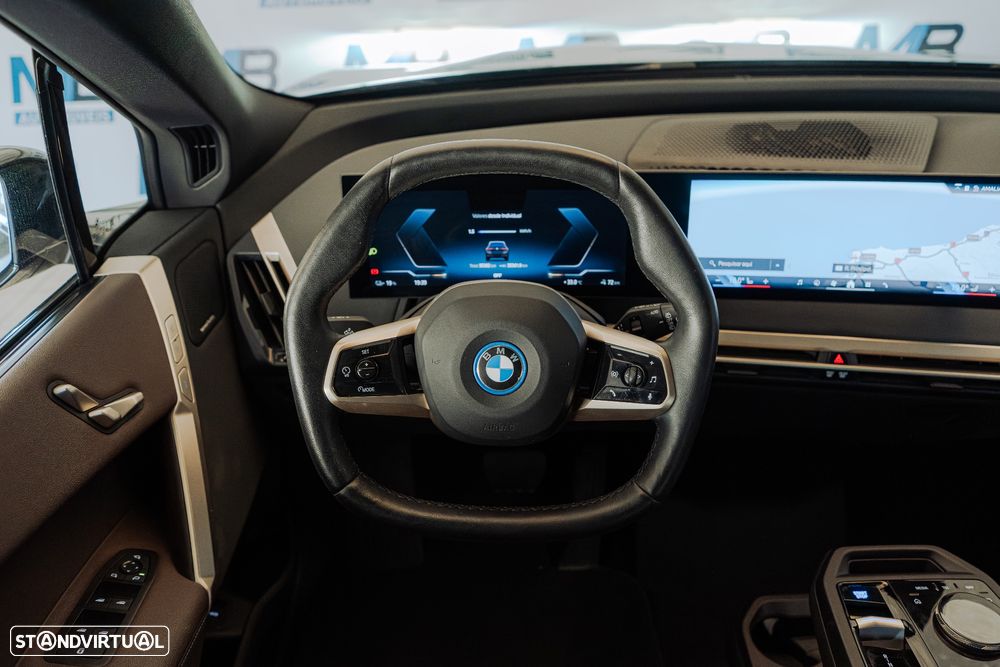 BMW iX xDrive 40 Pack Desportivo - 14