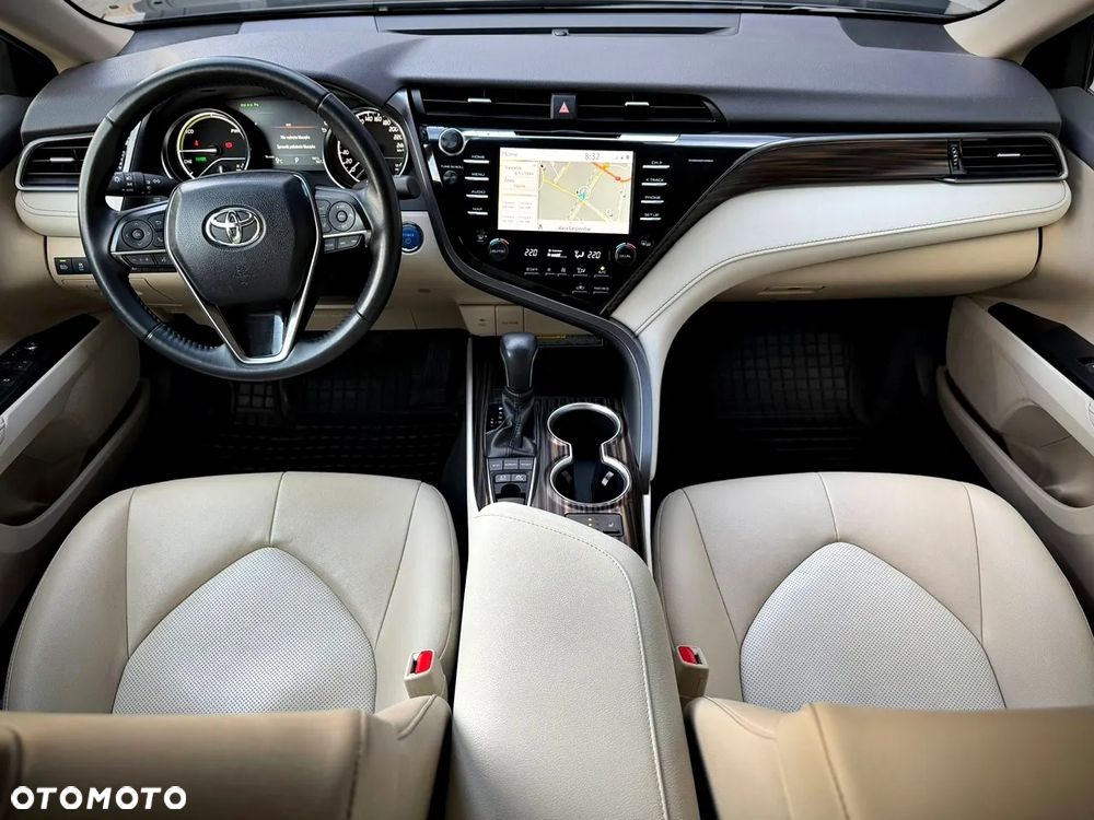 Toyota Camry 2.5 Hybrid Executive CVT - 14