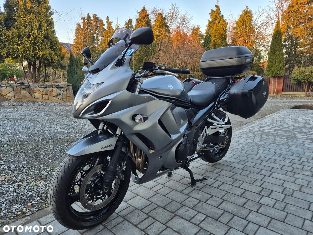 Suzuki GSX - 13