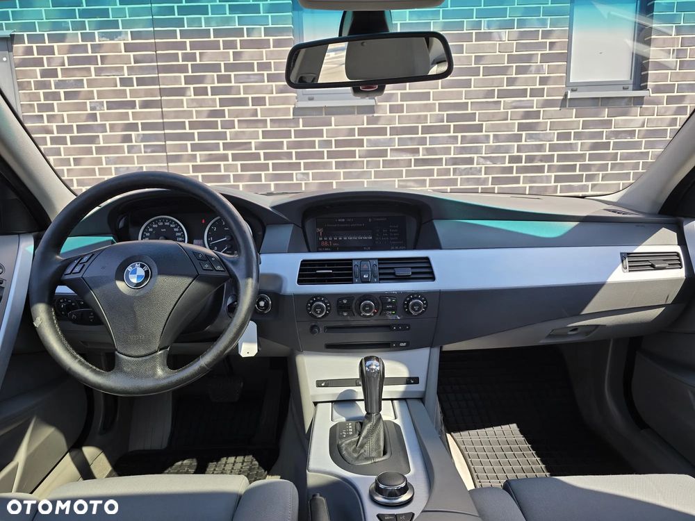 BMW Seria 5 523i - 29