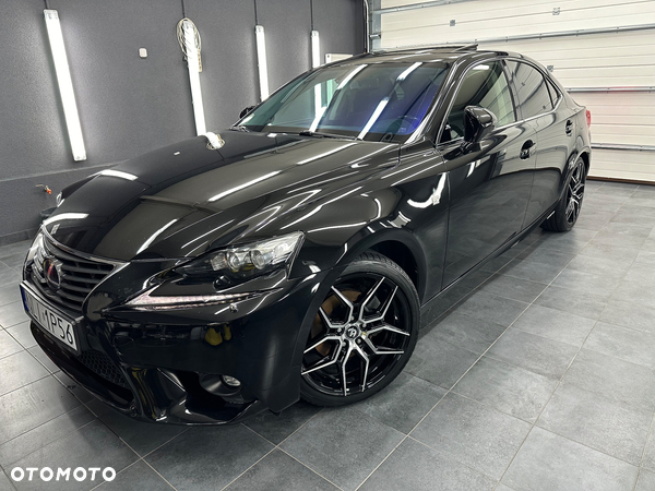 Lexus IS 300h Style Edition
