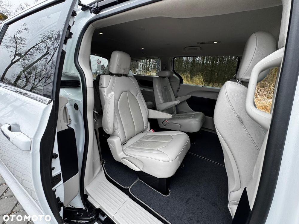 Chrysler Pacifica - 11