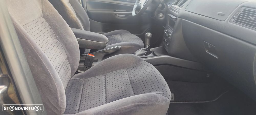 VW Golf 1.4i Confortline - 16