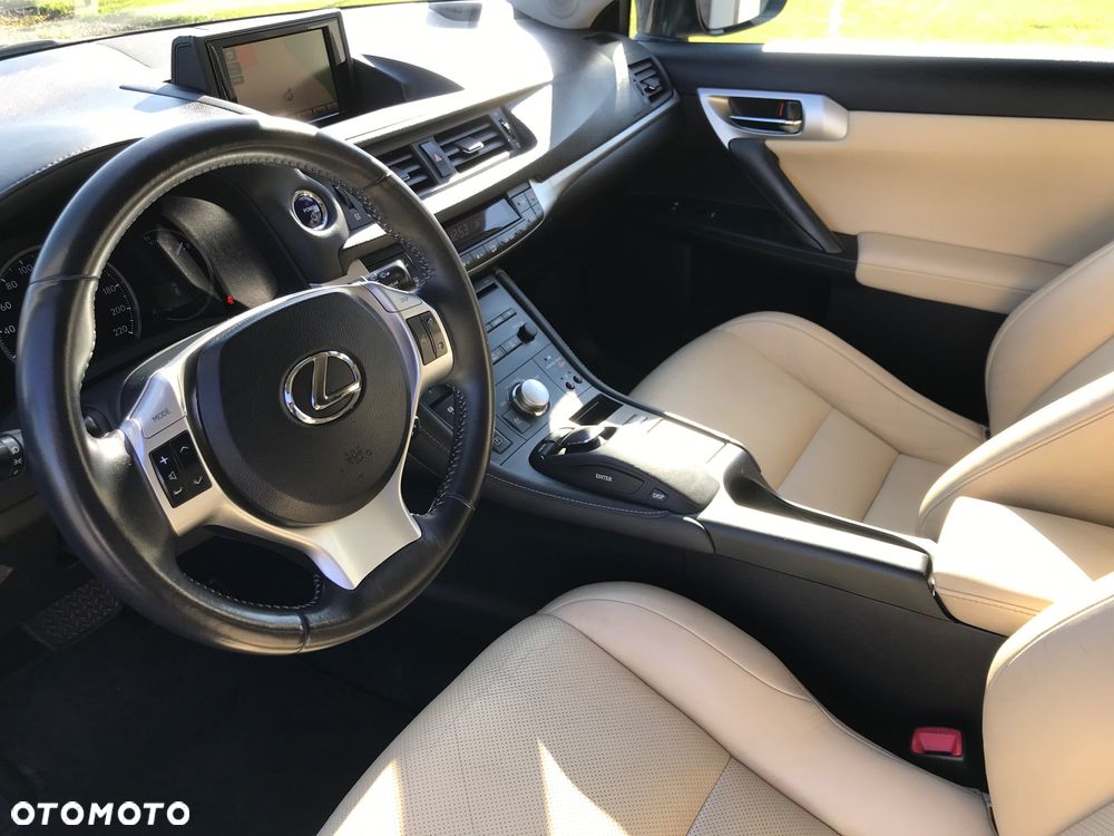 Lexus CT 200h Prestige - 4