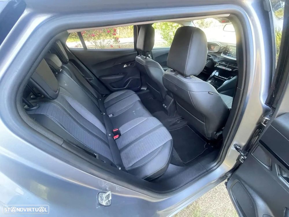 Peugeot e-2008 Allure - 27
