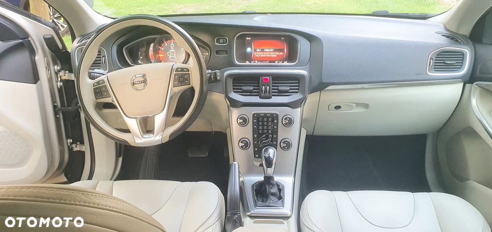 Volvo V40 T3 Geartronic Summum - 11