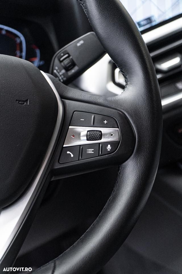 BMW Seria 3 318i Aut. Sport Line - 25