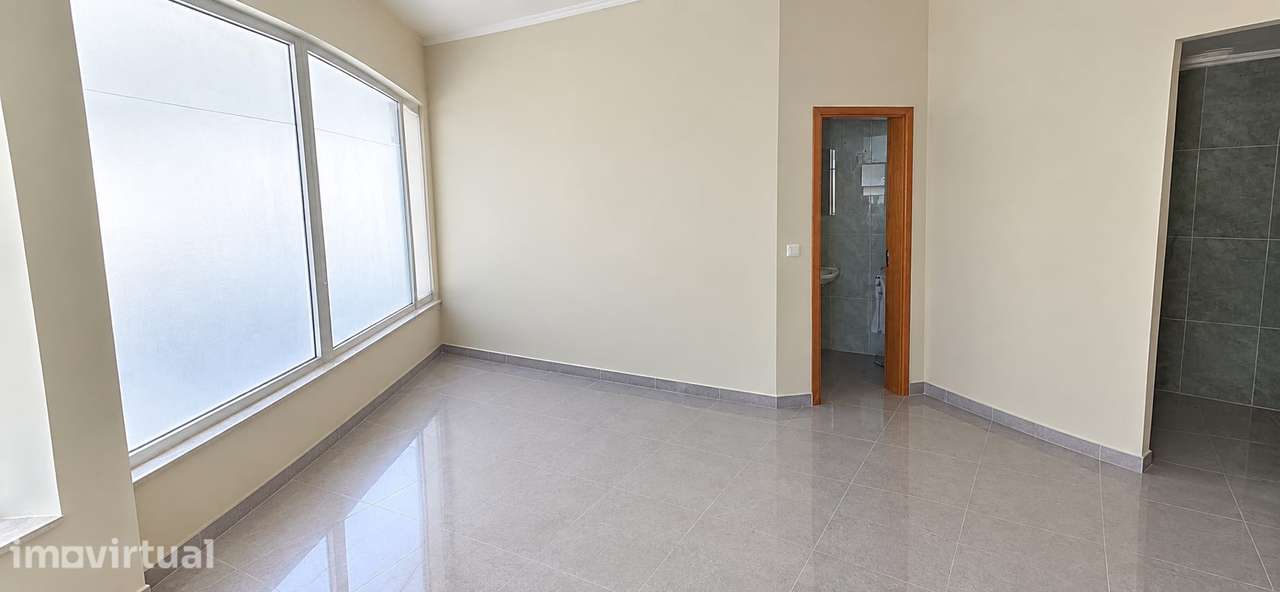 Loja á Venda | 45 m² | Laranjeiro - Almada - Grande imagem: 4/6