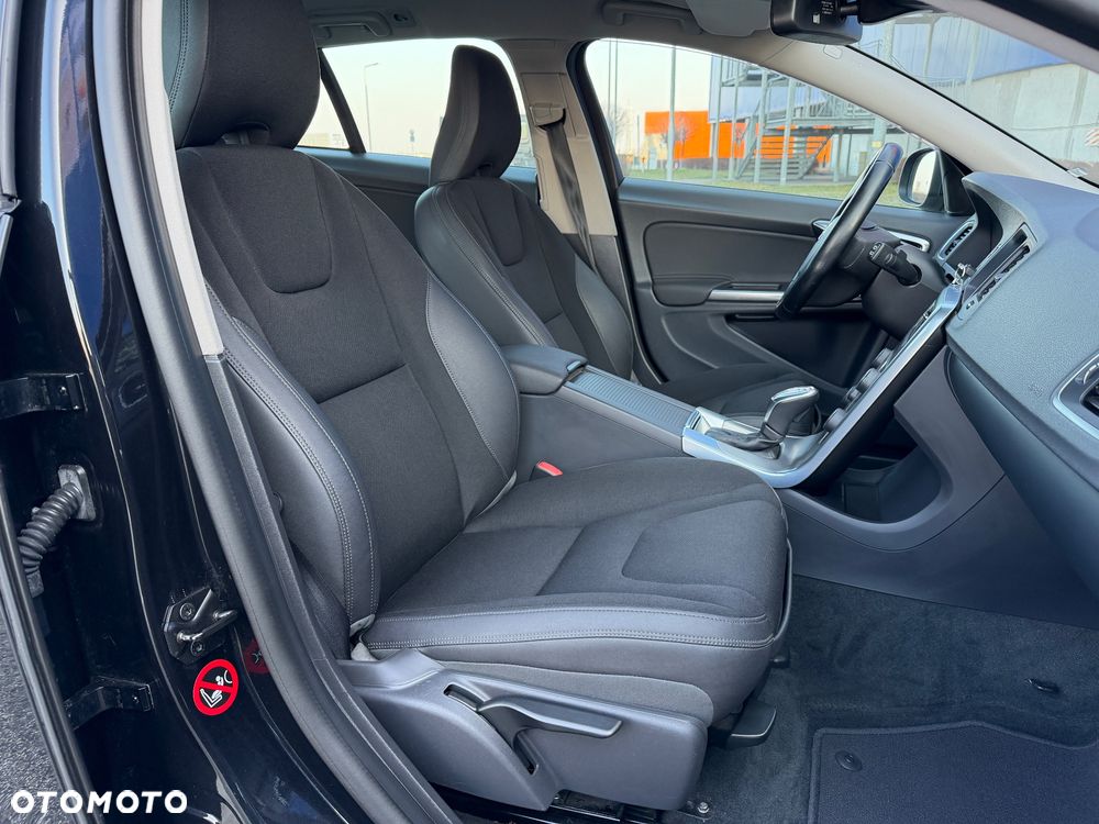 Volvo V60 D3 Summum - 28