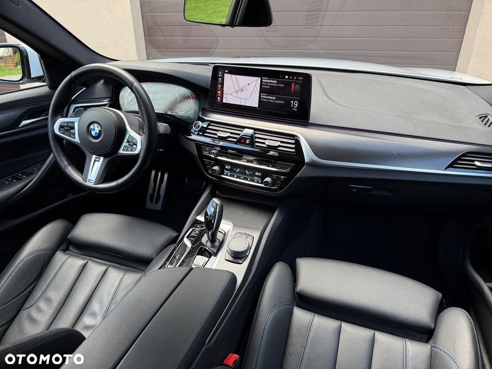 BMW Seria 5 530i Touring M Sport Edition - 18