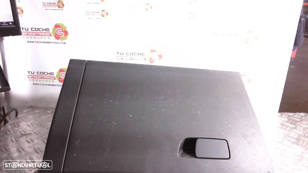 PORTA LUVAS RENAULT ARKANA EU VERSION - 1