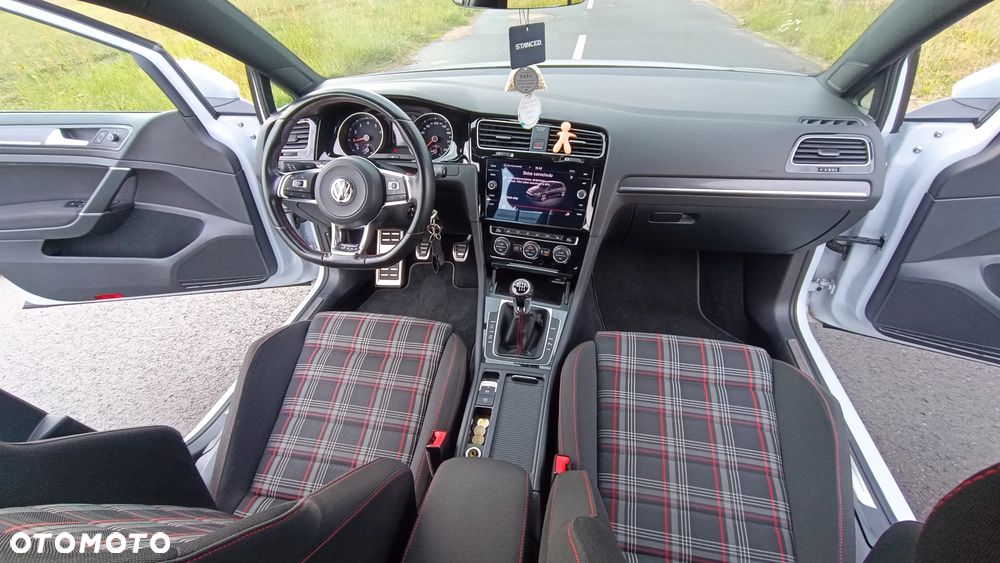 Volkswagen Golf GTI (BlueMotion Technology) - 15