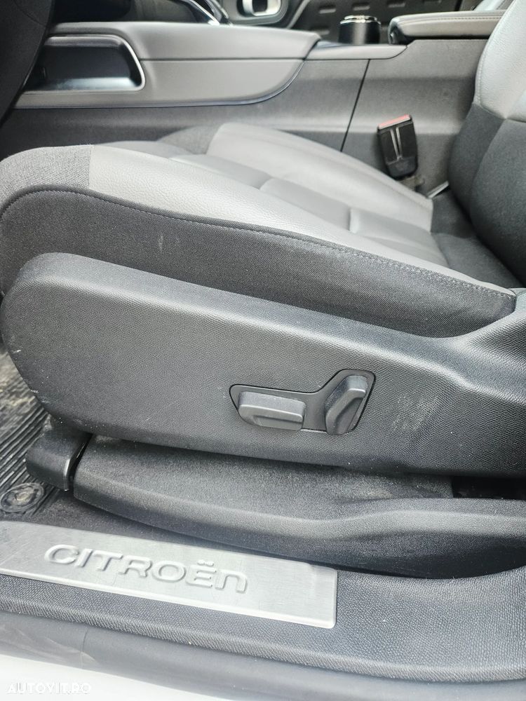 Citroën C5 Aircross 1.6 PureTech S&S EAT8 Shine - 11