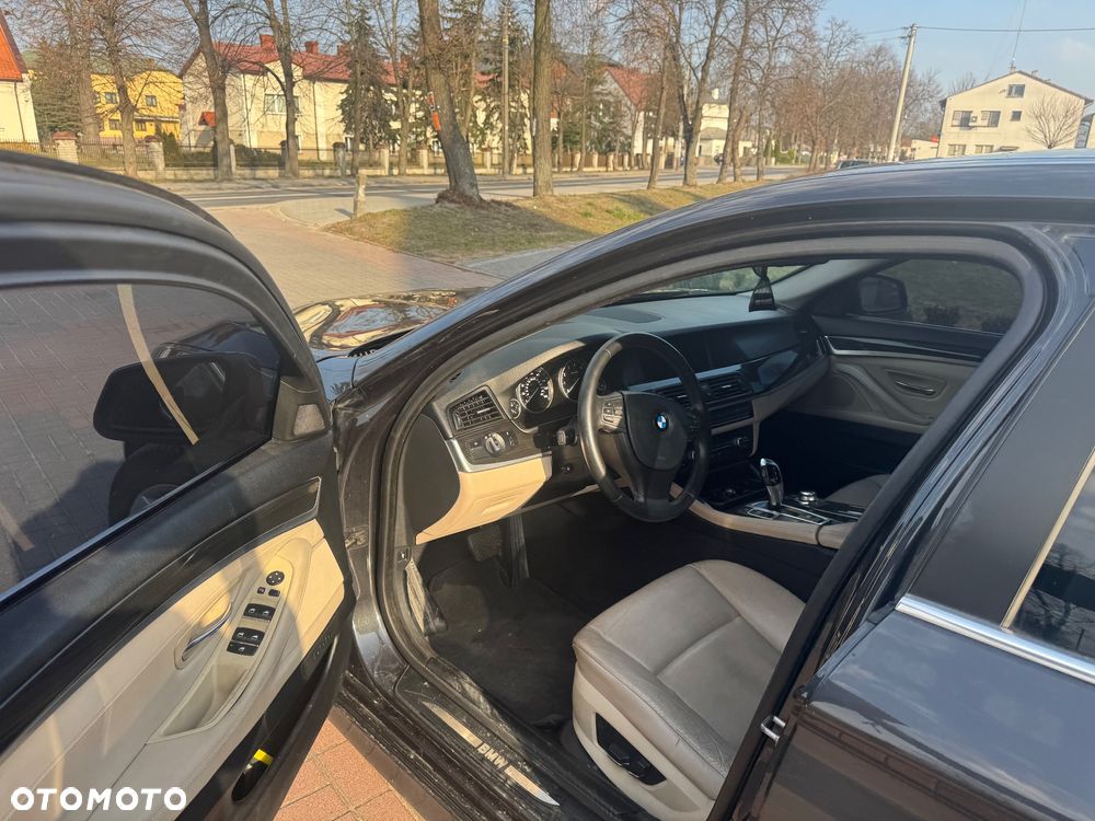 BMW Seria 5 528i xDrive Modern Line - 19