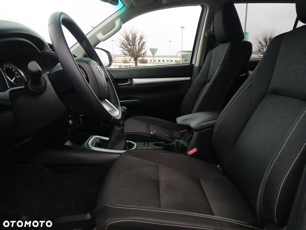 Toyota Hilux 2.8 D-4D Double Cab SR5 4x4 - 16