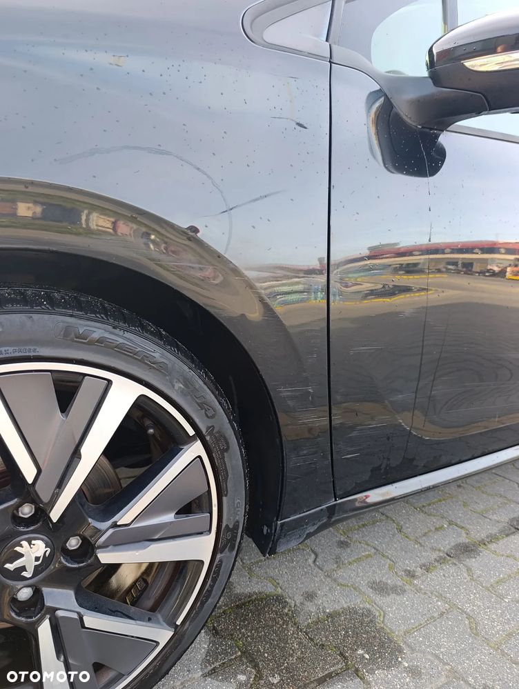 Peugeot 208 - 13