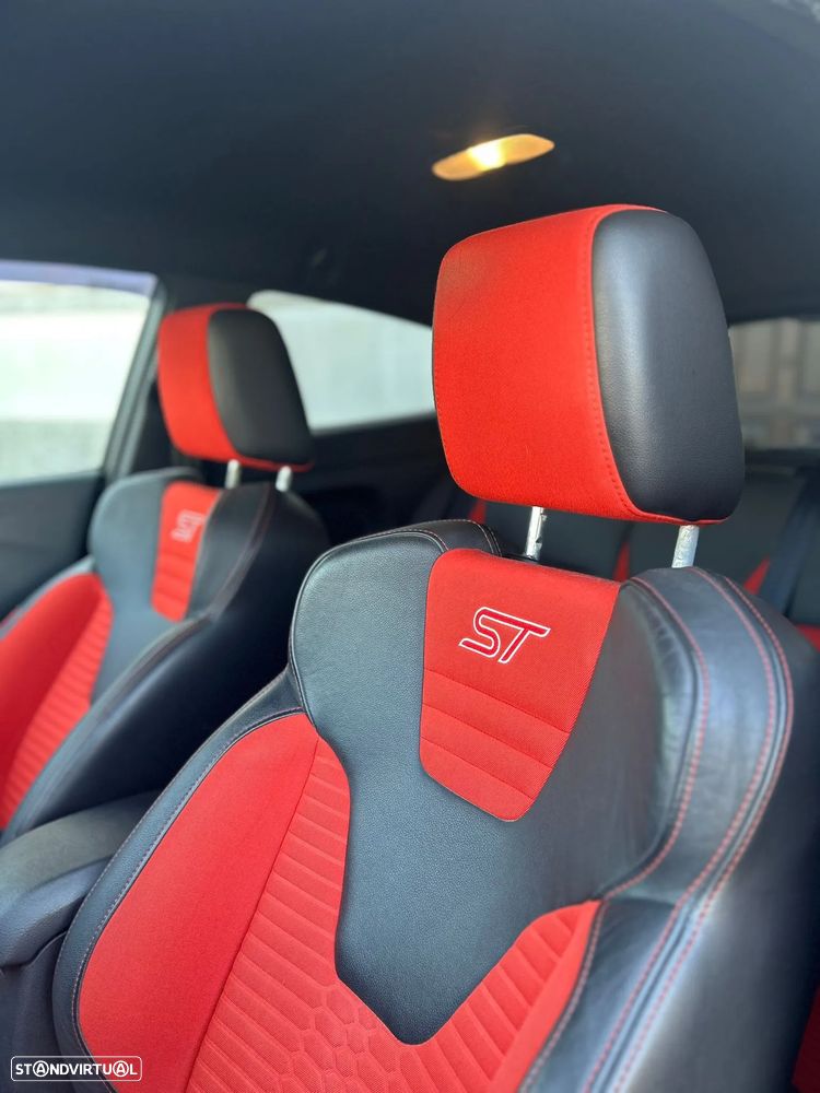 Ford Fiesta 1.6 EcoBoost c/ Pack Pele Desportiva ST - 9
