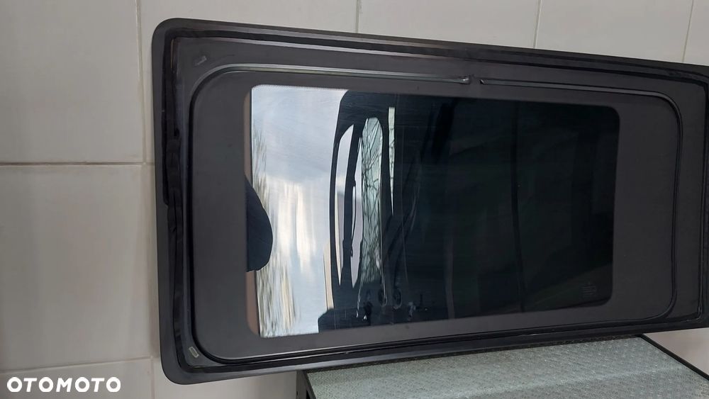 SZYBA DRZWI PRAWYCH PRZESUWNYCH MERCEDES V-KLASA R2021 - 4