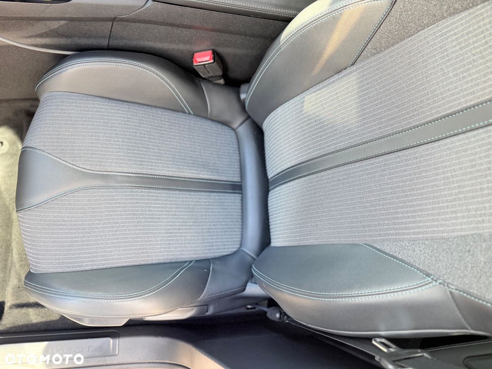 Peugeot 3008 1.6 PureTech Hybrid PHEV Allure Pack S&S EAT8 - 27