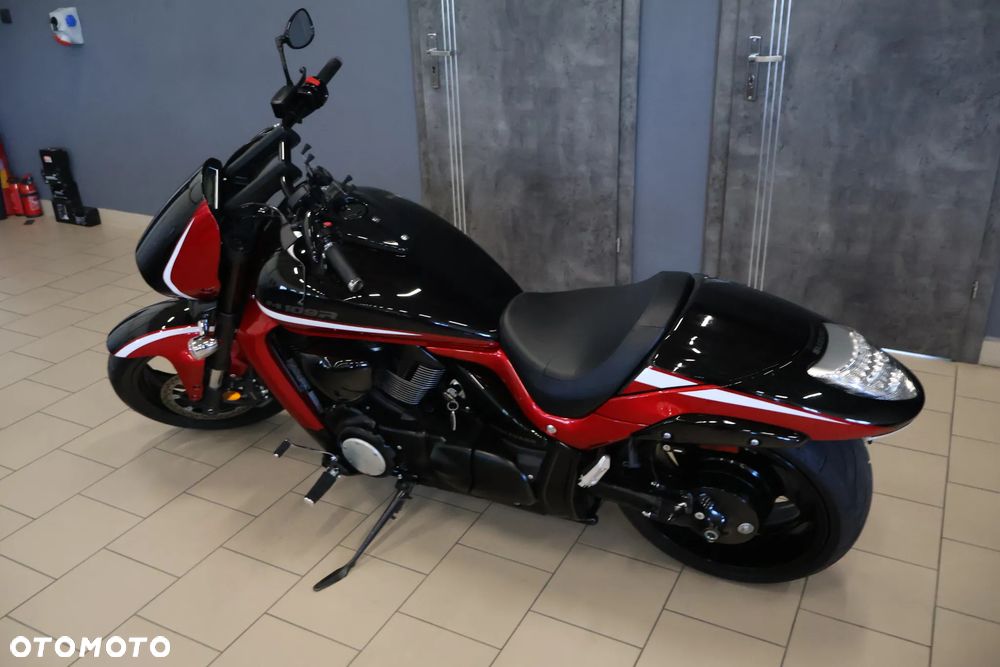 Suzuki Intruder - 24