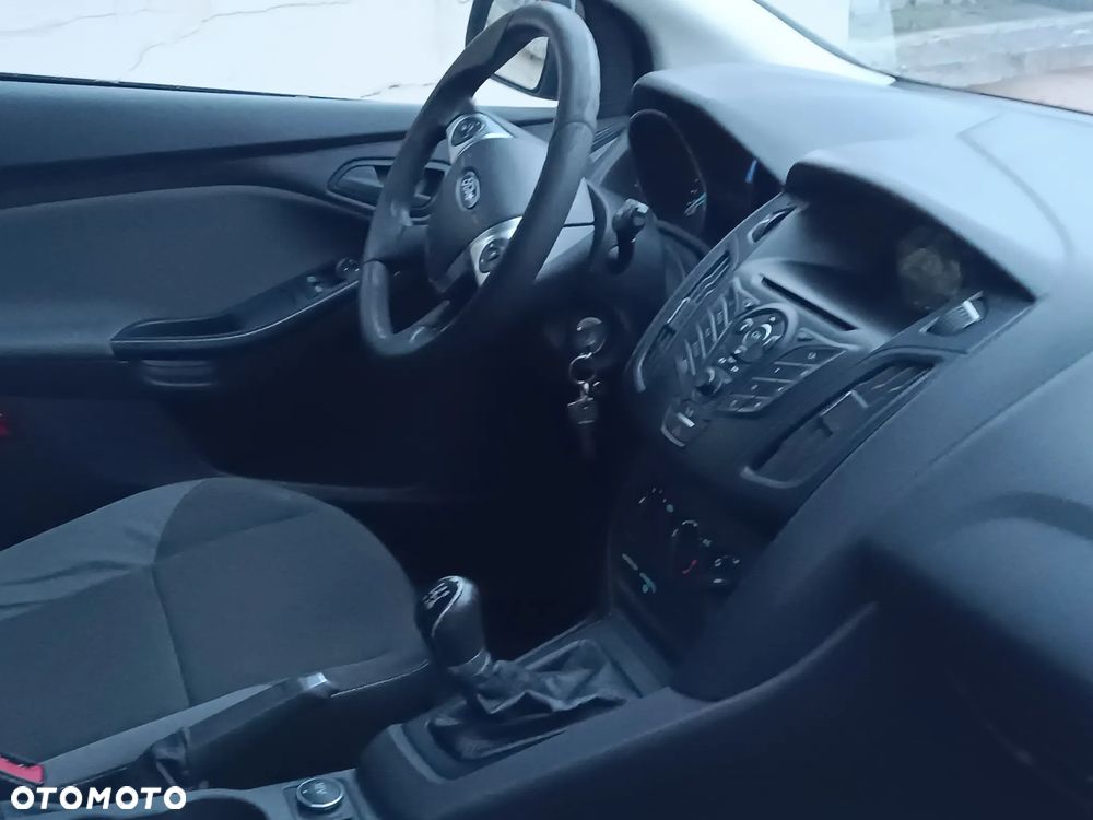 Ford Focus 1.6 Ambiente Start - 4