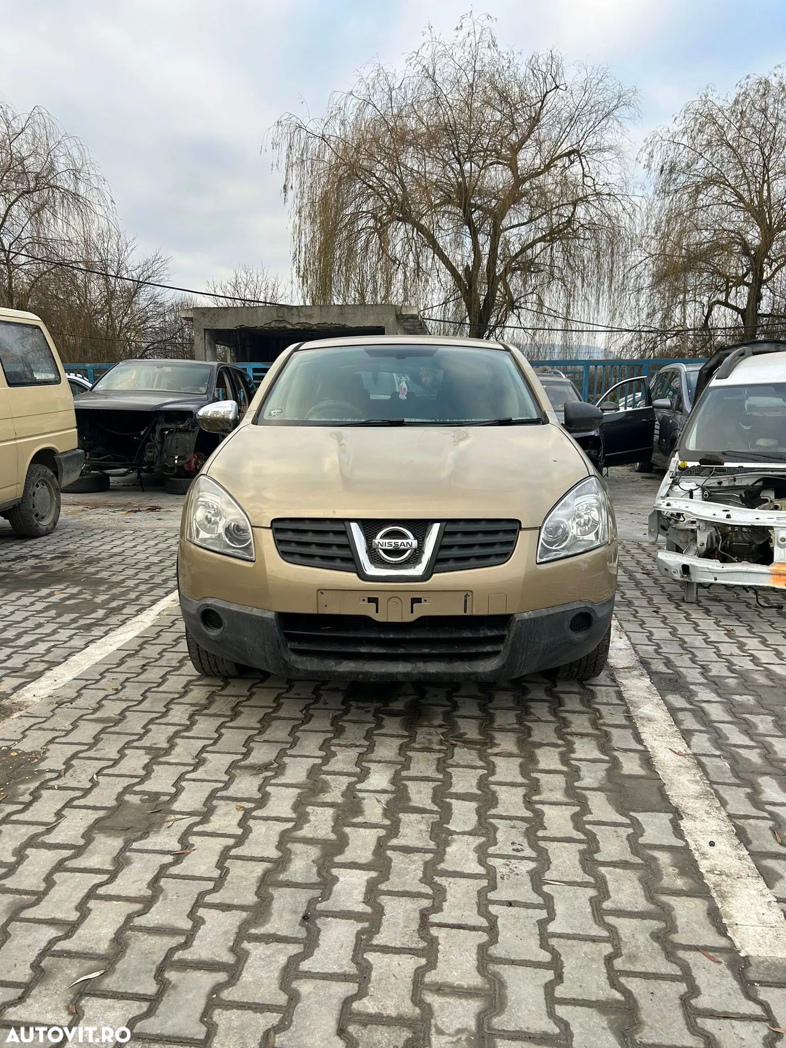 Dezmembram Nissan Qashqai 2008 1.6 benzina, manual - 1