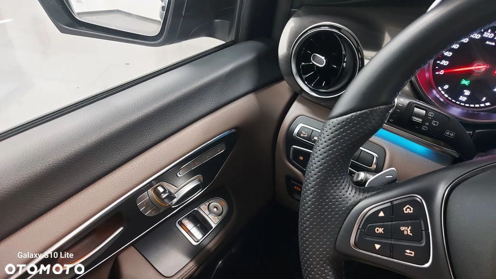 Mercedes-Benz Klasa V 300 d 4-Matic Exclusive 9G-Tronic (d³ugi) - 39