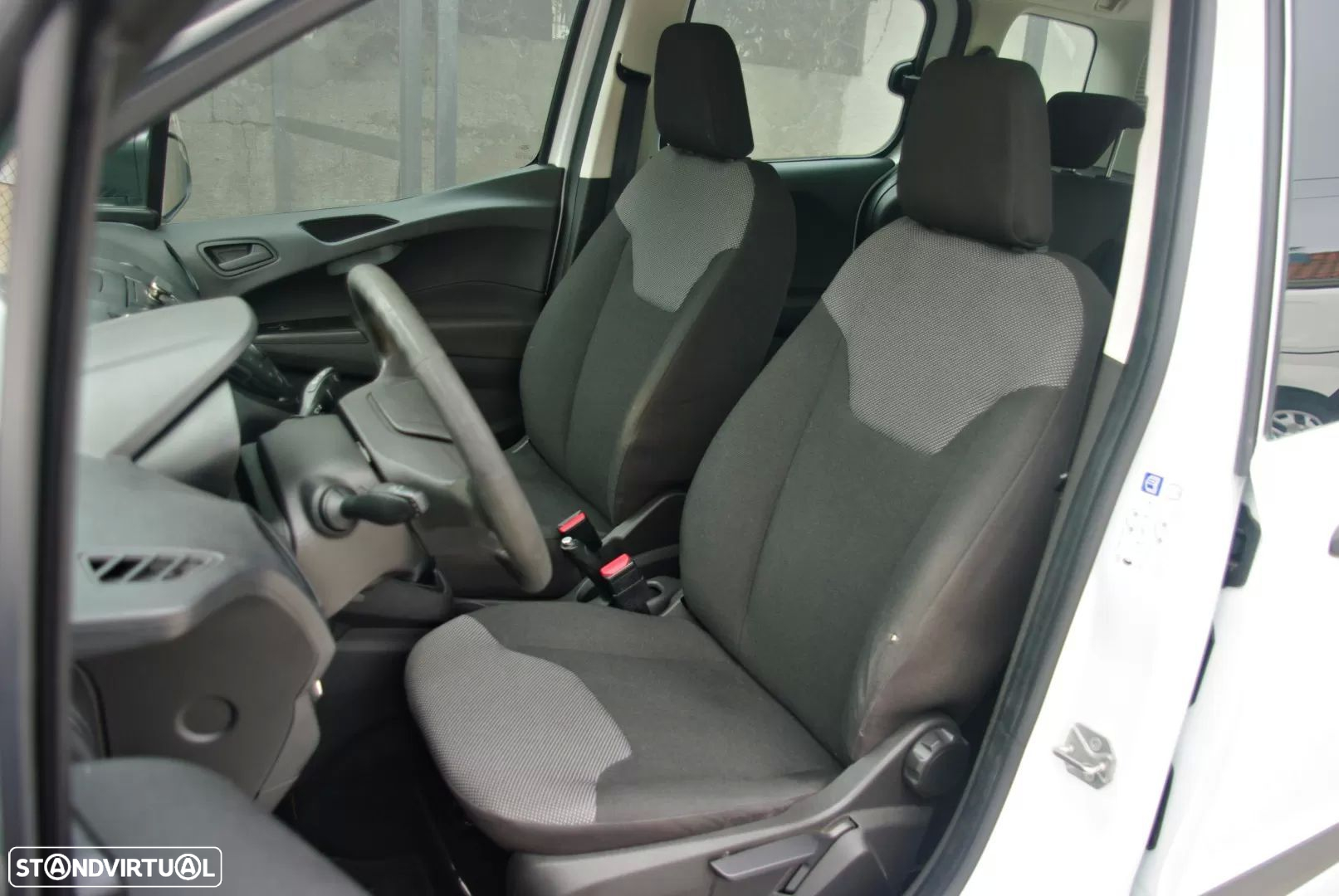 Ford Tourneo Courier 1.5 TDCi Ambiente - 13