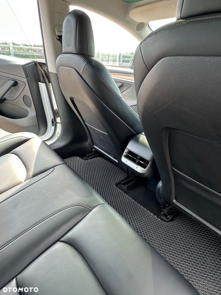 Tesla Model 3 - 12