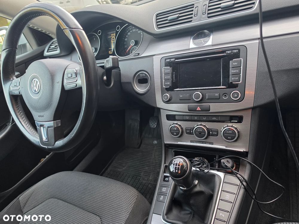 Volkswagen Passat 2.0 TDI DPF Comfortline - 12