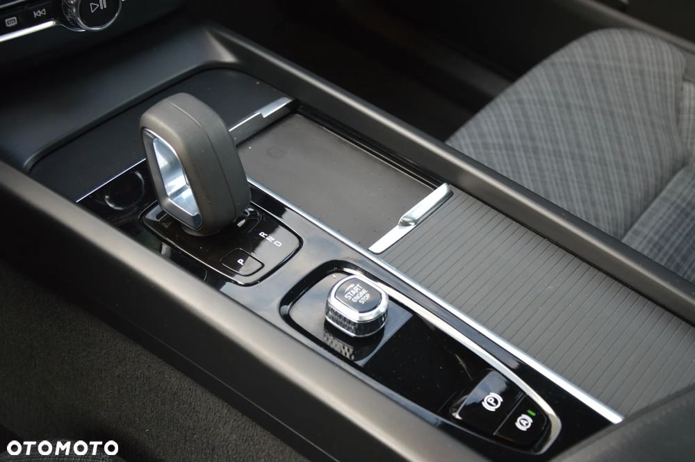 Volvo XC 60 T6 AWD Plug-in Hybrid Ultra Dark - 22