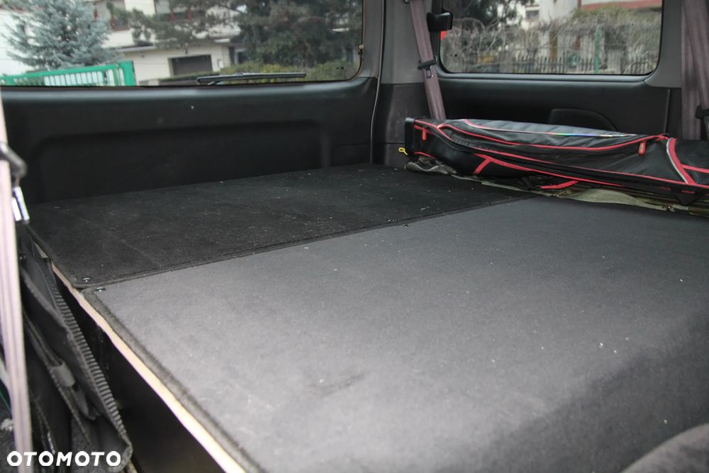 Hyundai H-1 Starex - 25