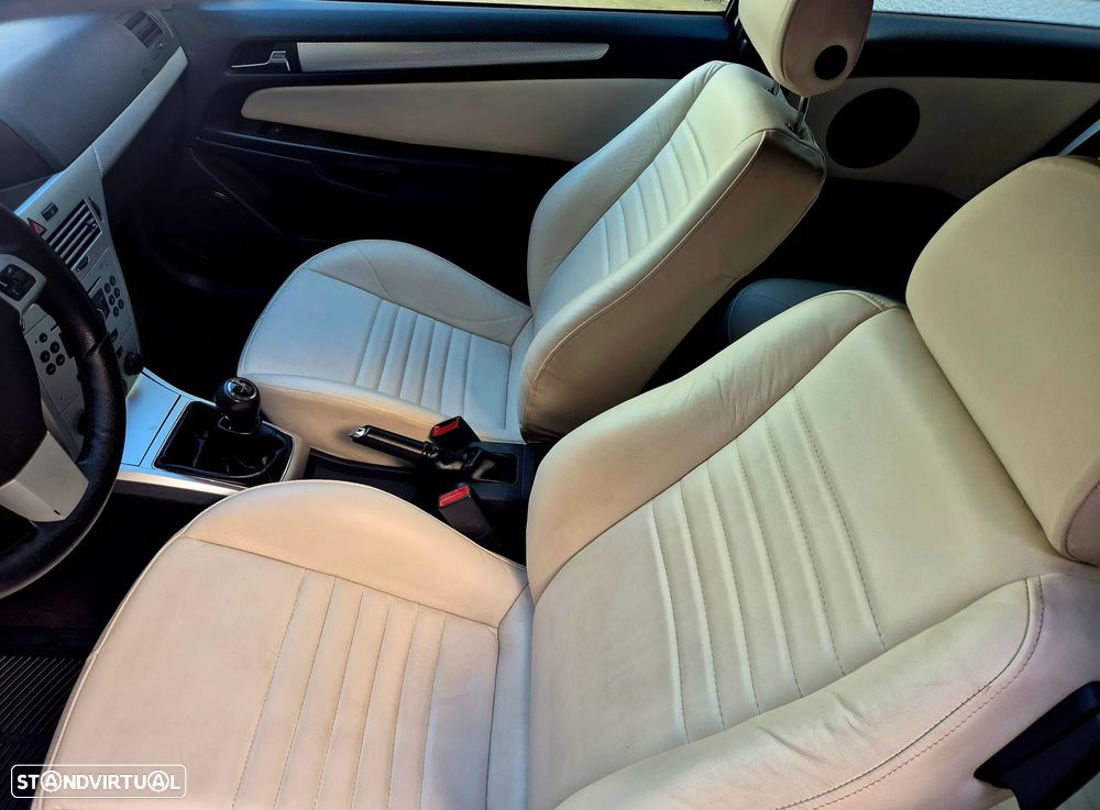 Opel Astra GTC 1.9 CDTI DPF Sport - 27