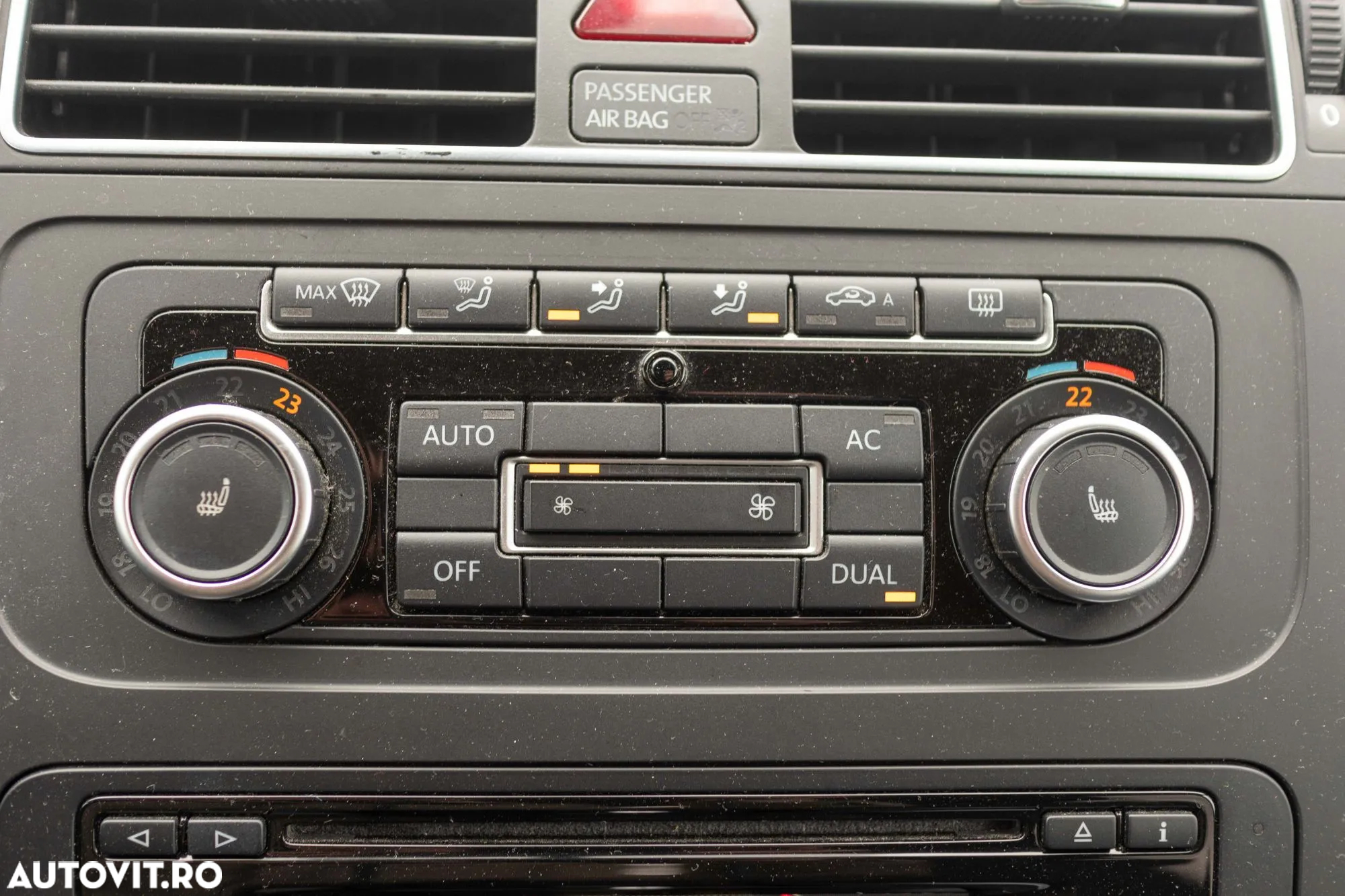 Volkswagen Touran - 12