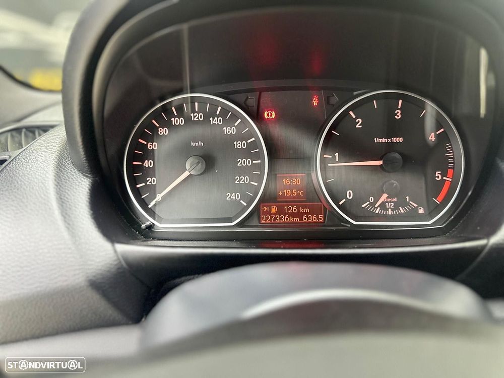 BMW 118 d Coupe Limited Edition Lifestyle c/ M Sport Pack - 15
