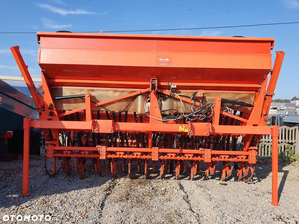 Kuhn KUHN Integra 3000 - 7