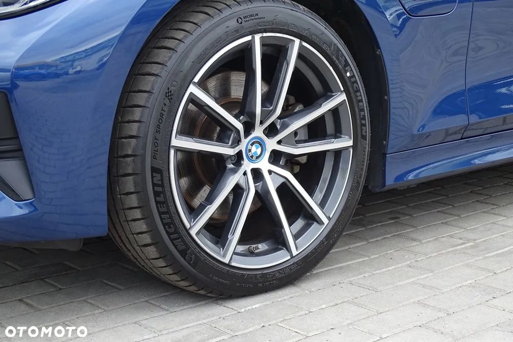 BMW Seria 3 320e M Sport - 12