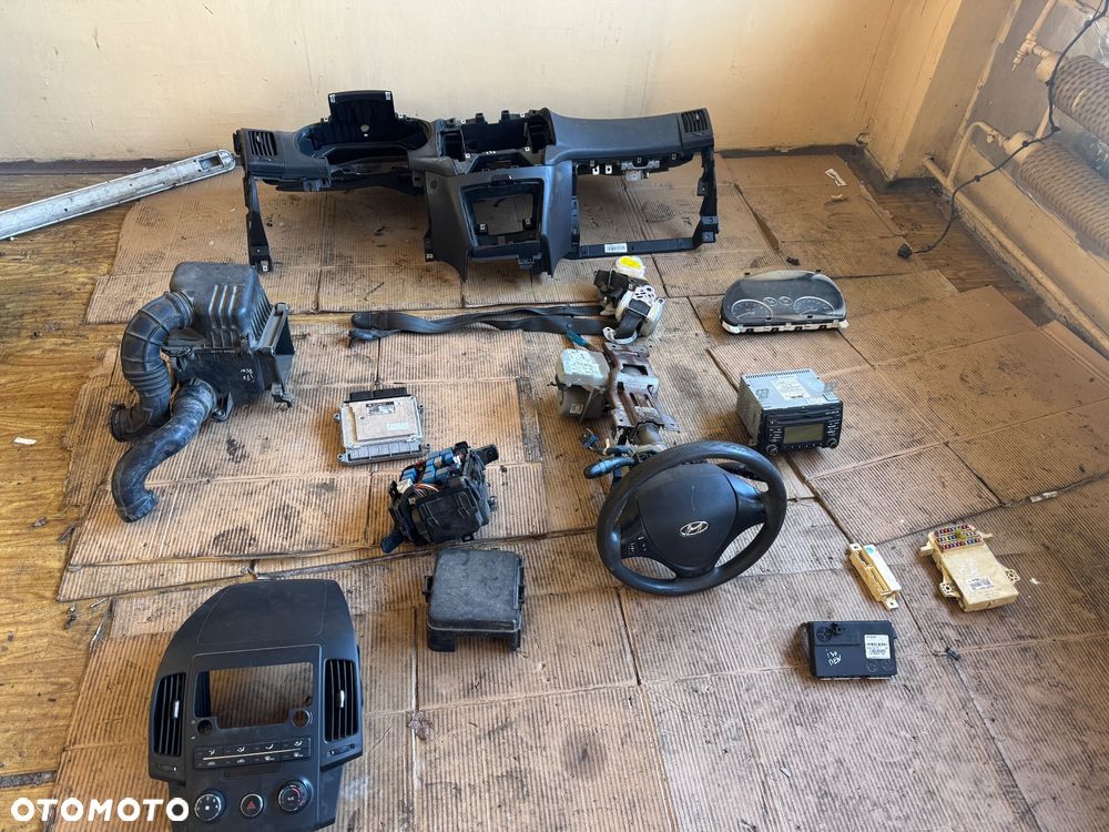 Liczniki hyundai benzyna -94003-2r030 1160113337010 -100zl  Komputer benzyna do benzyny 9030933129c  GFD-844cfs4   39112-2b100 ecu bosch 117.9.8 339  600zl  Wspomaganie elektryczne do hyundaia -1000zl 563002L700 2L56300700 4FDW0808 mpg0002A  31208 2L563-98080 FFDM0808 -100 zł kompletne  Radio  96160-2L200 -200zl  91940-2H130 08396D moduł sterownik zamka  -50zl  91950-2H530  91950-2H530-1008a08008 -100zl  Konsola deska pasy air bag komplet deska rozdzielcza sensor poduszki   -600zl  Panel klimatyzacji -200zl  Skrzynka bezpieczników -100zl  Szybka wysyłka paragon faktura Filtr powietrza do benzyny obudowa filtra powietrza dolot wąż Kolumna kierownicza - 1