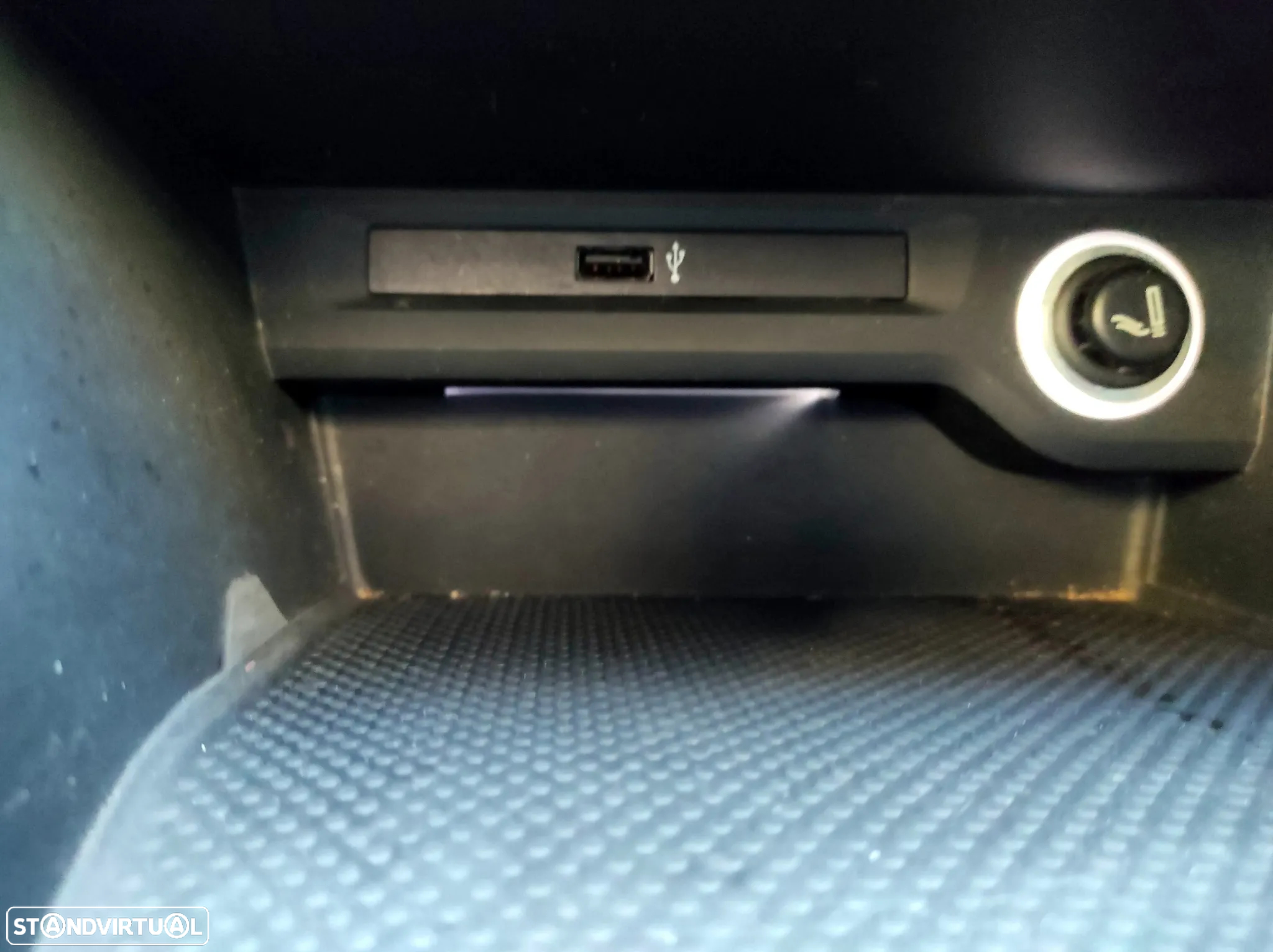 VW Touran 1.6 TDI Highline DSG - 25