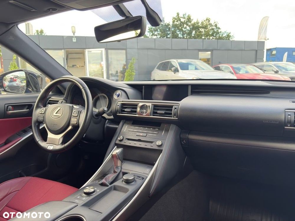 Lexus IS - 14