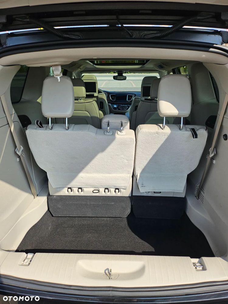 Chrysler Pacifica - 16