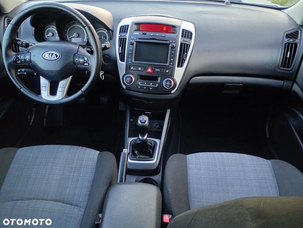 Kia Ceed - 21